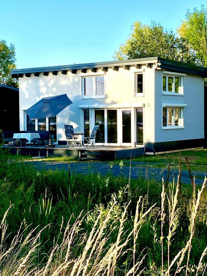 House Of Happiness Mit Seeblick Hungen ภายนอก รูปภาพ